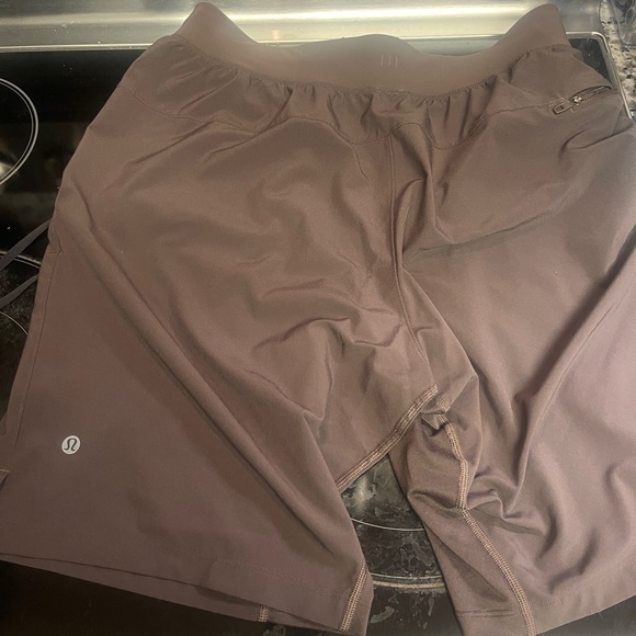 Lululemon T.H.E. Linerless Short 9” Size M - Picture 2 of 3